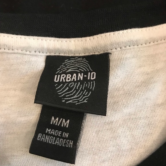 𝅺Men’s Black and White Urban Id Short a sleeve Crew Neck Shirt size Medium - Picture 6 of 9